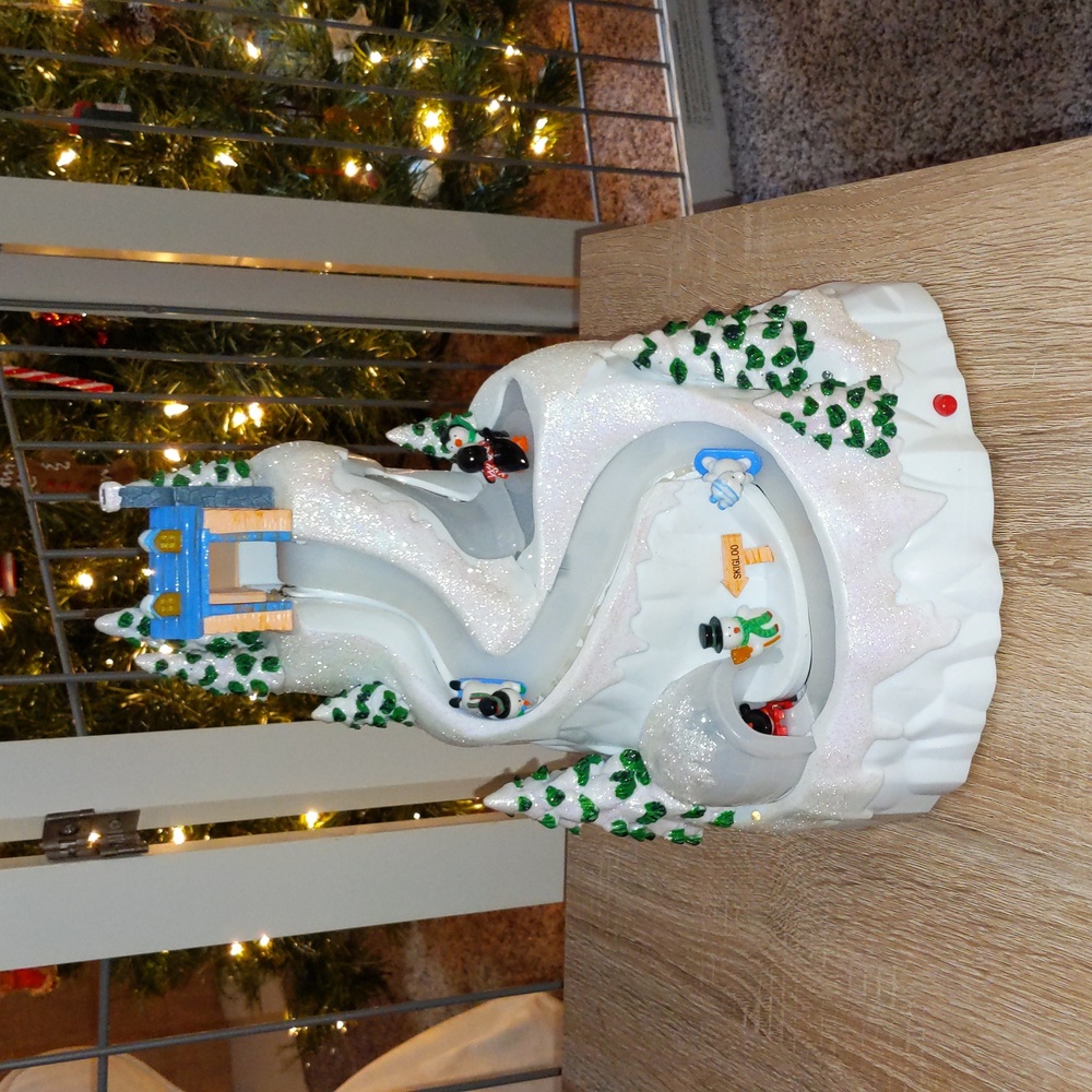 Avon Animated Light Musical Winter Skilgoo Ski Scene Penguin Polar Bear Snowman